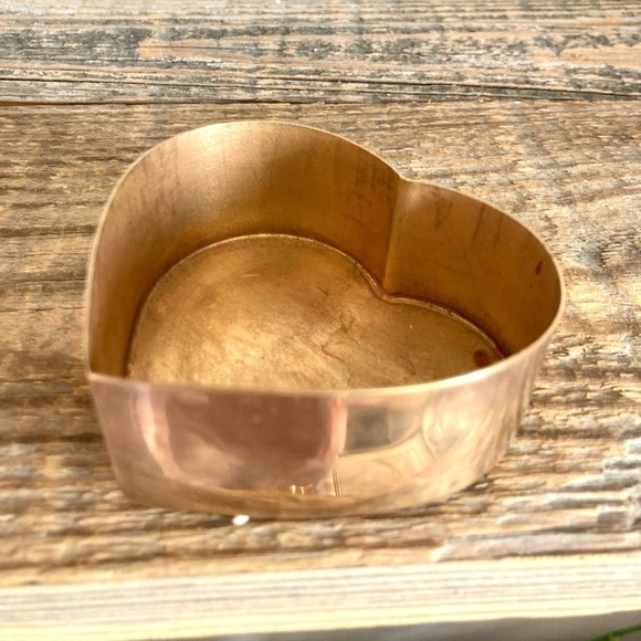Brass heart trinket box - Picture 4 of 7